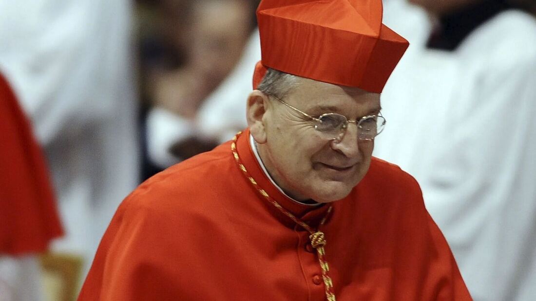 El cardenal Burke critica la sinodalidad y pide detener su implementación en la Iglesia