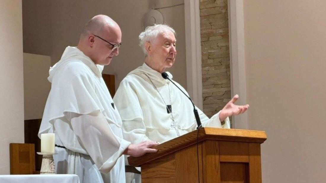 El cardenal Radcliffe se desmarca de la bendición a una pareja homosexual