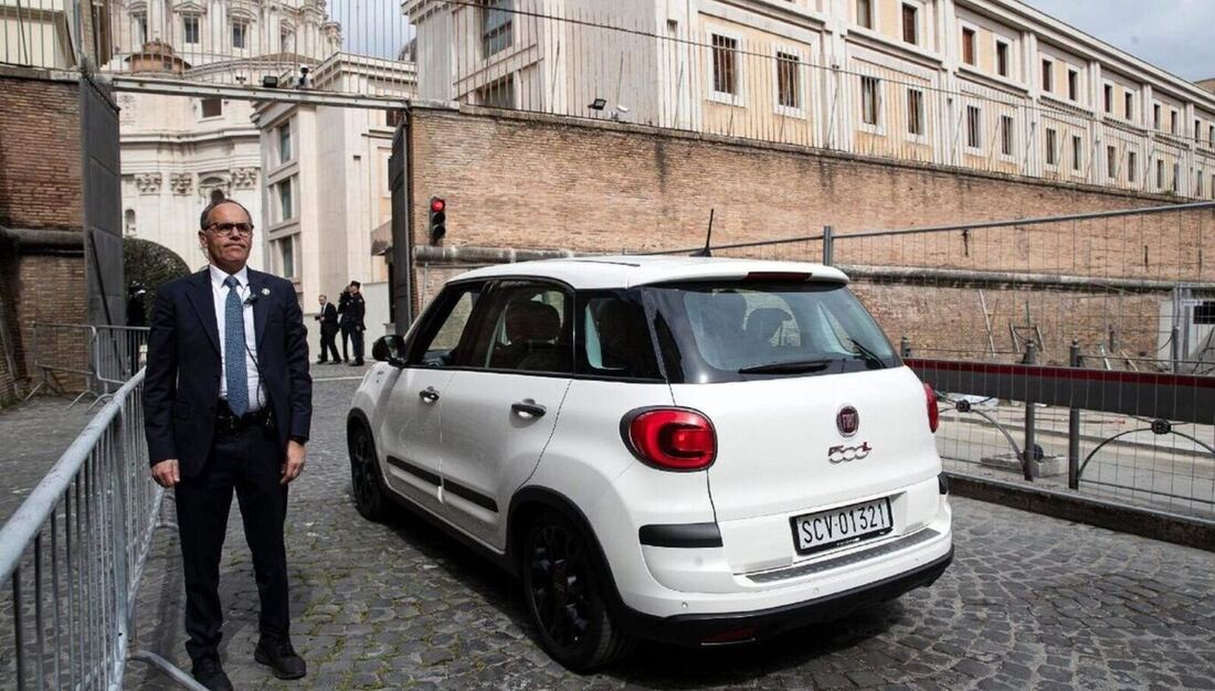 Fiat dona 30 vehículos eléctricos al Vaticano para su flota interna