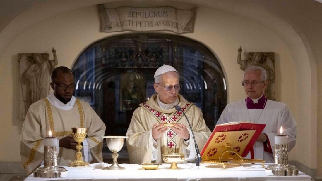 León XIV pide rezar la Liturgia de las Horas para frenar el consumismo