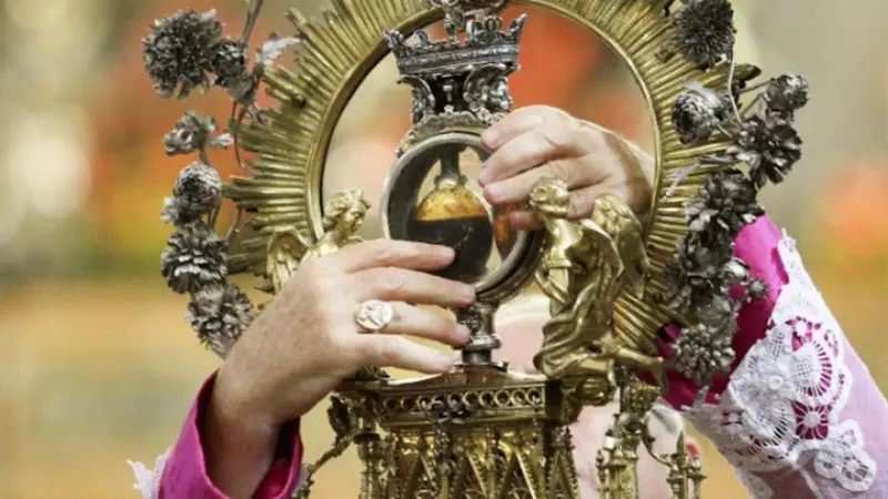 La sangre de San Jenaro vuelve a licuarse en N&aacute;poles
