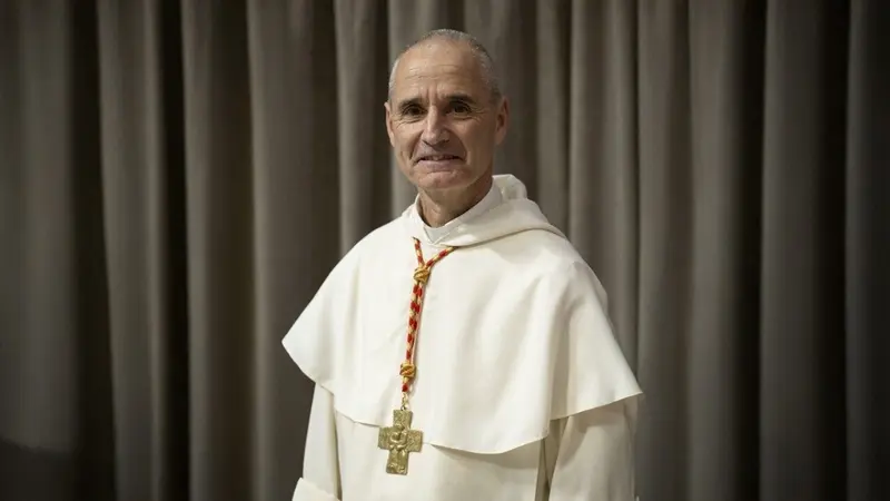 El cardenal Vesco defiende una Iglesia con menos jerarqu&iacute;a
