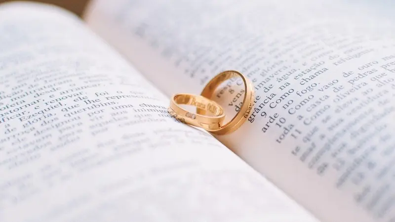 Cobo cuestiona si la Iglesia prepara para la boda o el matrimonio