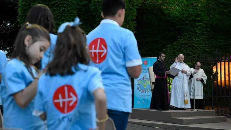 M&aacute;s de 700 ni&ntilde;os rezan con Le&oacute;n XIV por la paz en el mundo