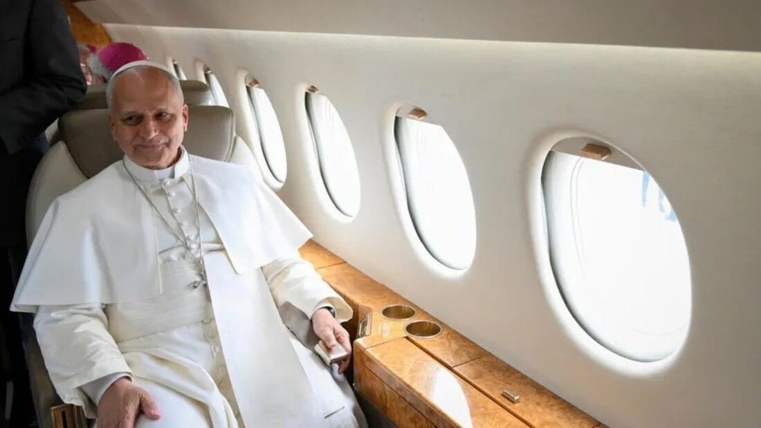 León XIV agradece a la tripulación del Falcon por su regreso a Roma tras su visita a España
