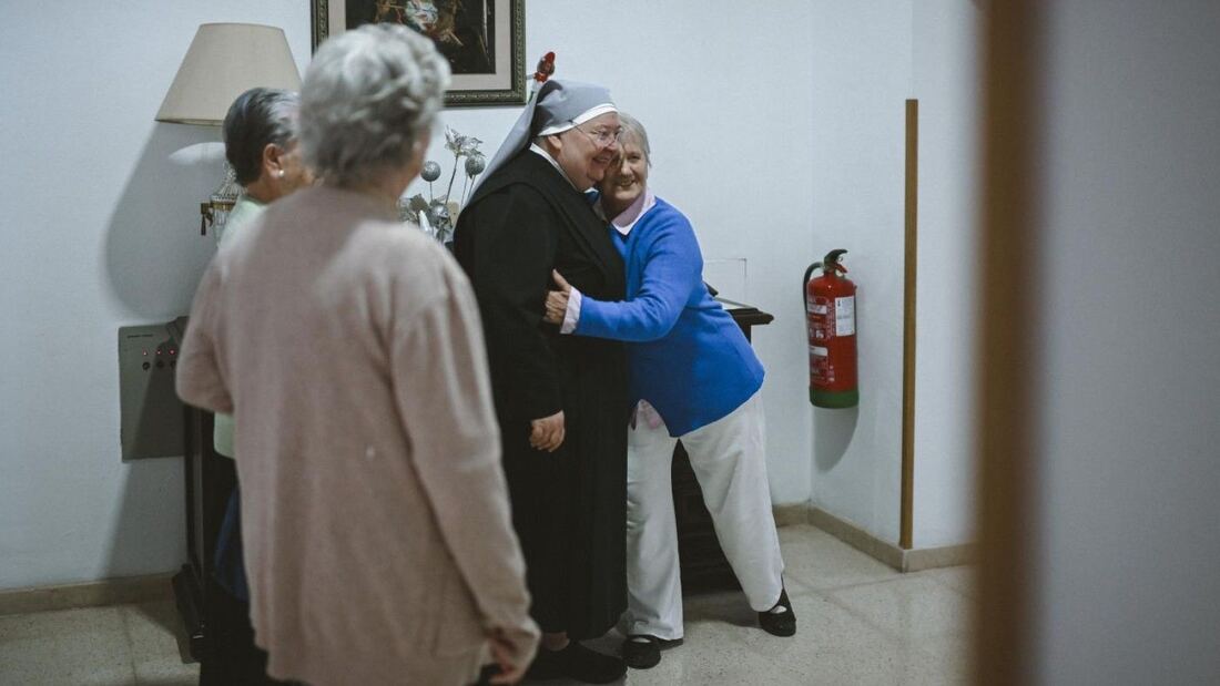 La residencia de las Hermanitas de los Pobres en Málaga celebra la Navidad con devoción