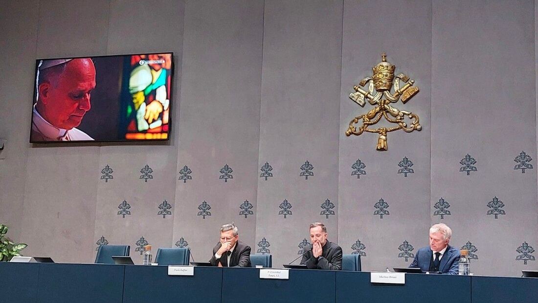León XIV impulsa una red mundial de oración mensual