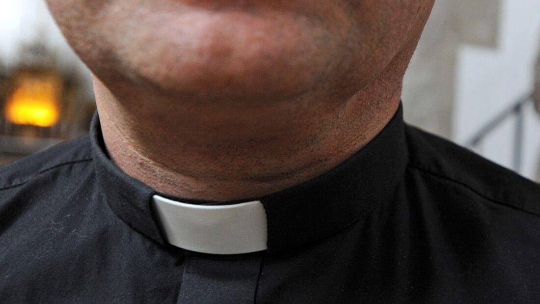 Condena firme al falso sacerdote que se vestía como cura católico