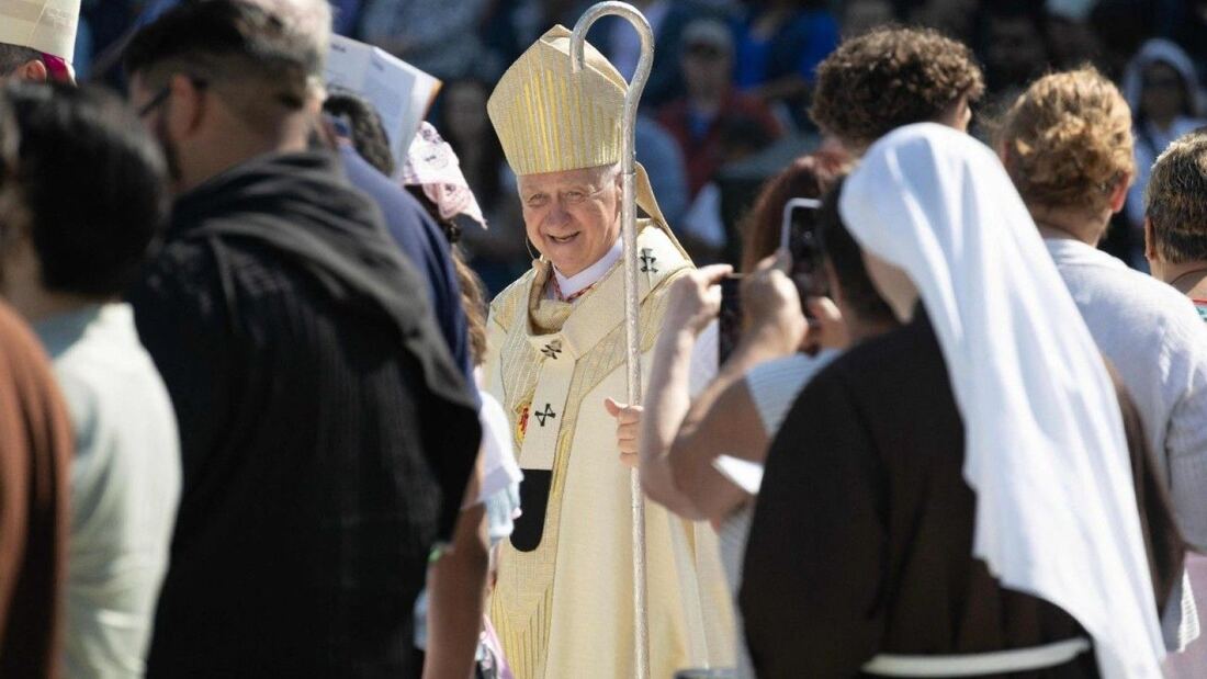 El cardenal Blaise Cupich exige a Donald Trump una disculpa por un vídeo racista contra los Obama