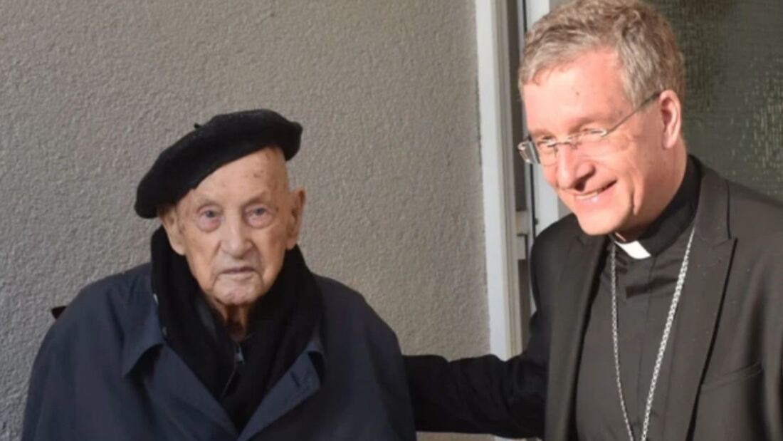 El Papa felicita al sacerdote más longevo del mundo por sus 110 años