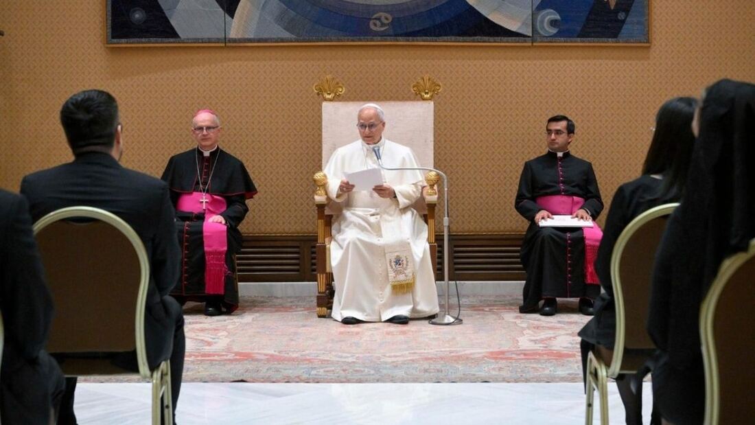 León XIV pide espacios seguros para evangelizar