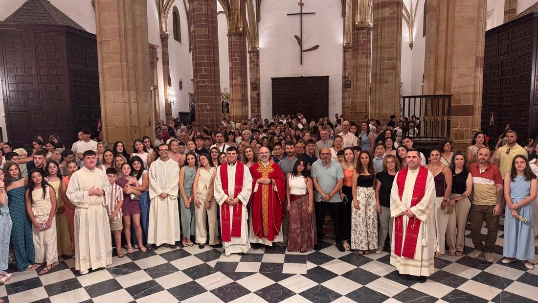 El Provicario de Jaén confirma a más de 90 fieles de las parroquias de Bailén