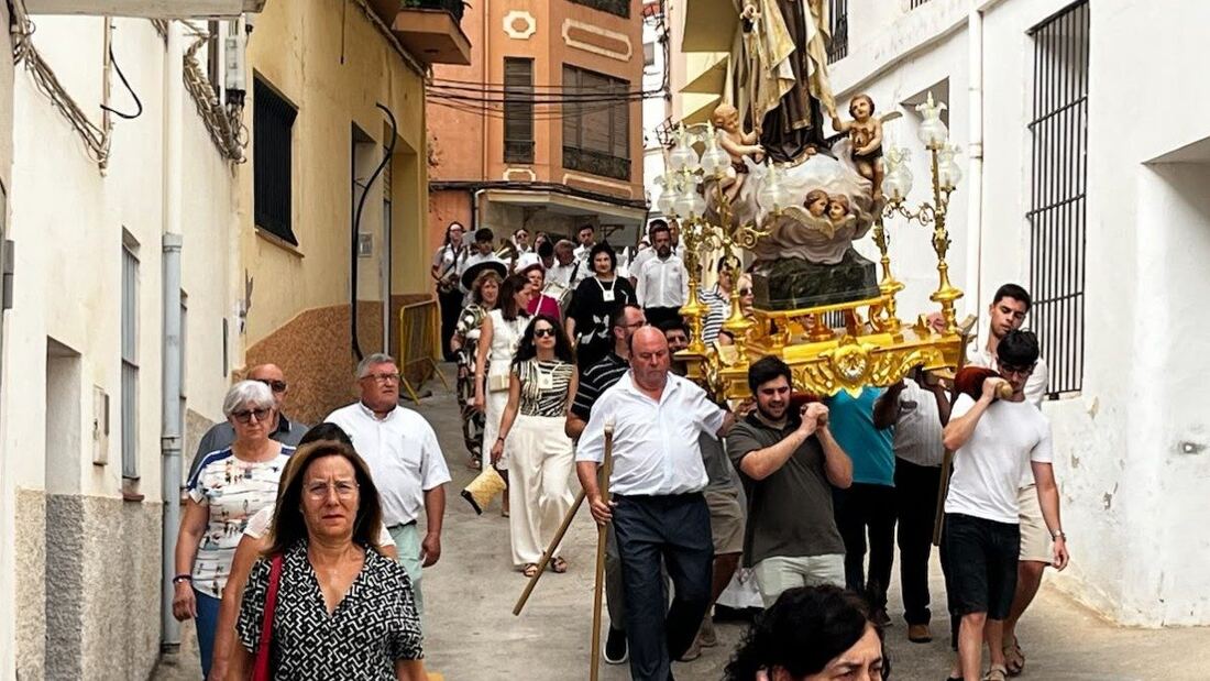Llucena celebra a la Virgen del Carmen con procesión solemne