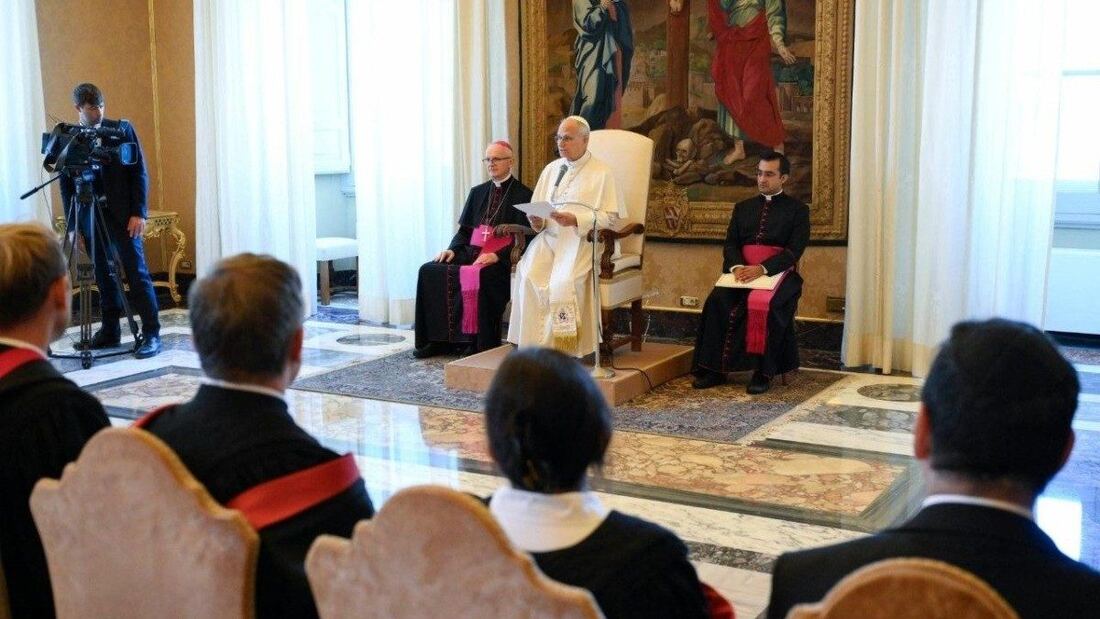 León XIV pide a Oxford a revitalizar su identidad católica