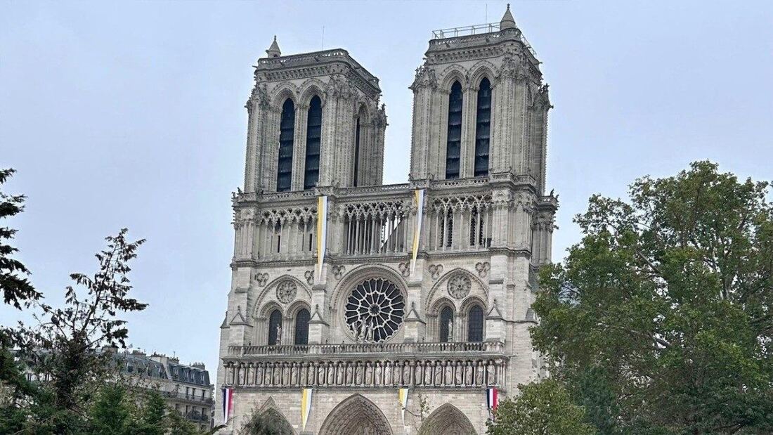 Las campanas de Notre-Dame sonarán siete minutos para recibir al Papa