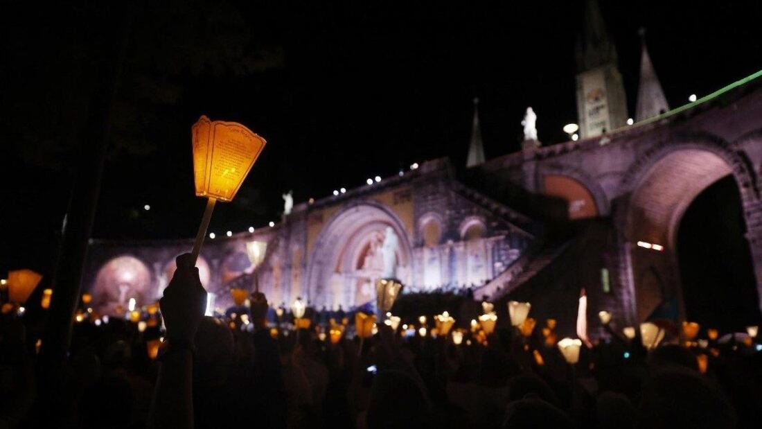 León XIV se reúne casi dos horas con víctimas de abusos en Lourdes