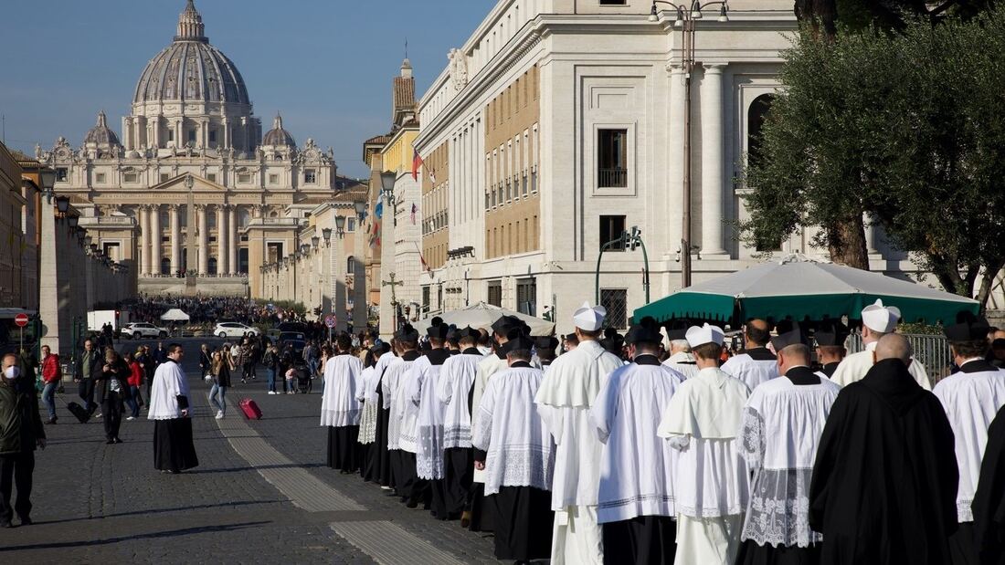 Resumen de prensa religiosa del 24 de octubre: Salud del Papa, veto a la Misa tradicional y aborto en Liechtenstein