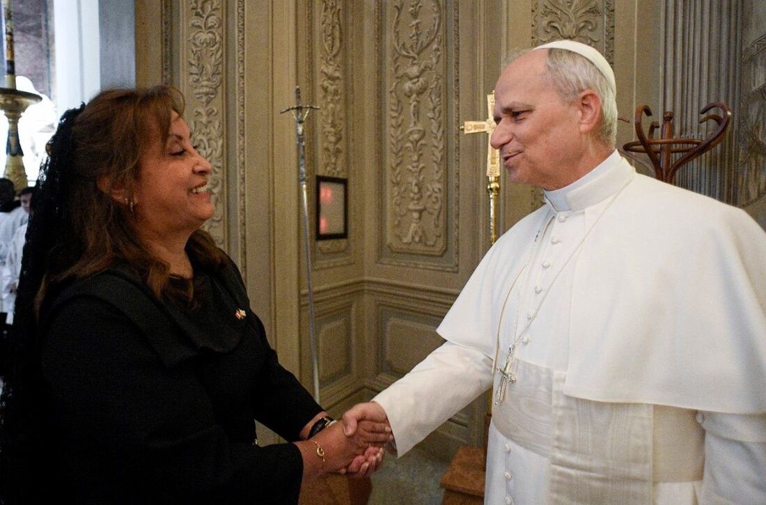 El Santo Padre recibe en el Vaticano a la presidenta de Perú en su inicio de ministerio