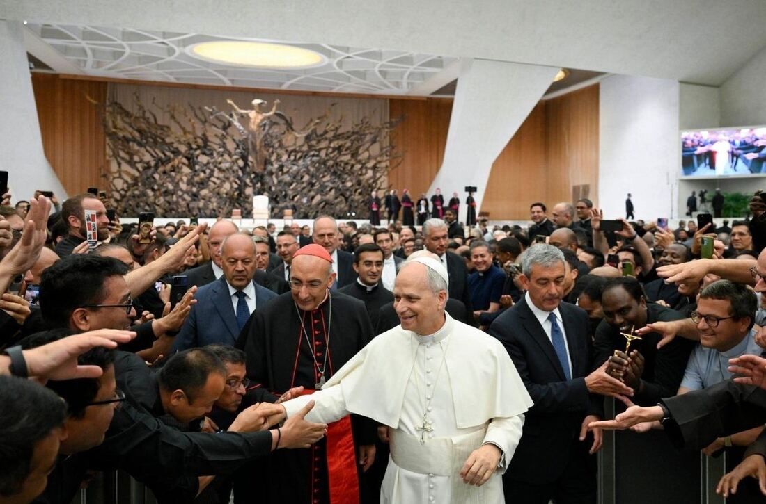 El Papa León XIV insta al clero romano a enfrentar los desafíos con valentía