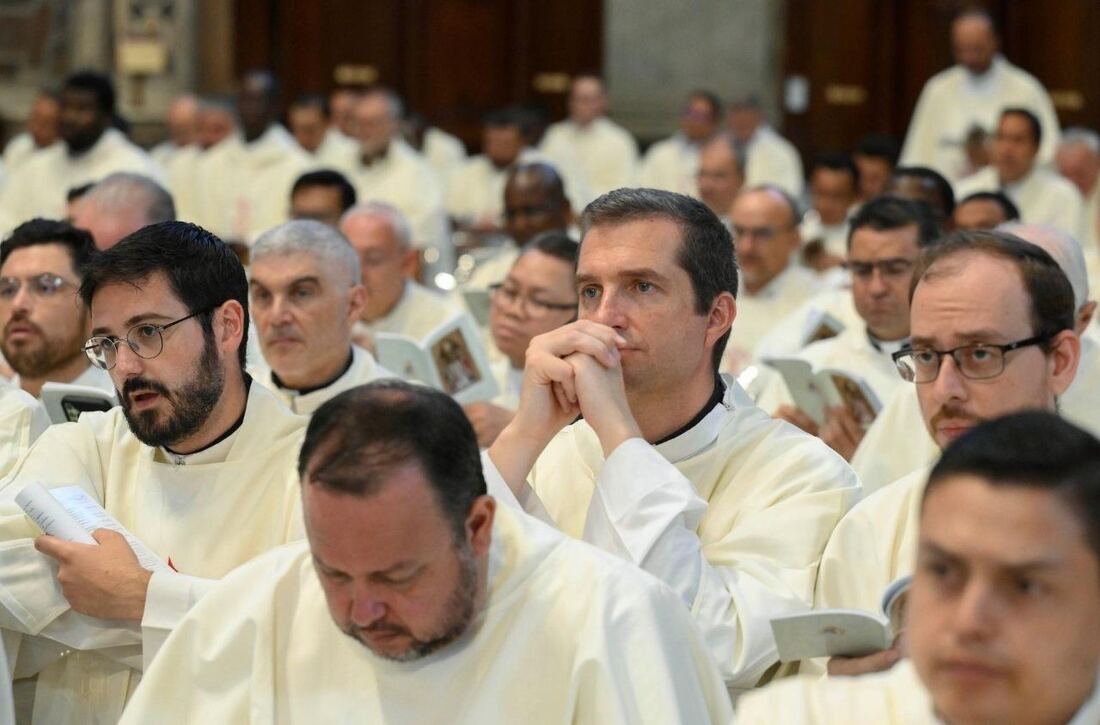 El Papa León XIV subraya la santidad como eje de la vida sacerdotal

