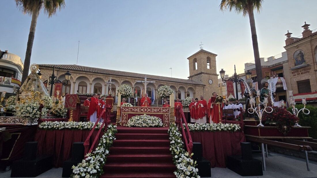 El obispo Sebastián Chico Martínez preside misa en Torredonjimeno por el VIII Centenario

