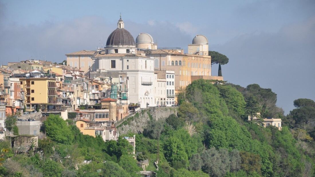 El Papa León XIV se traslada a Castel Gandolfo para su retiro estival

