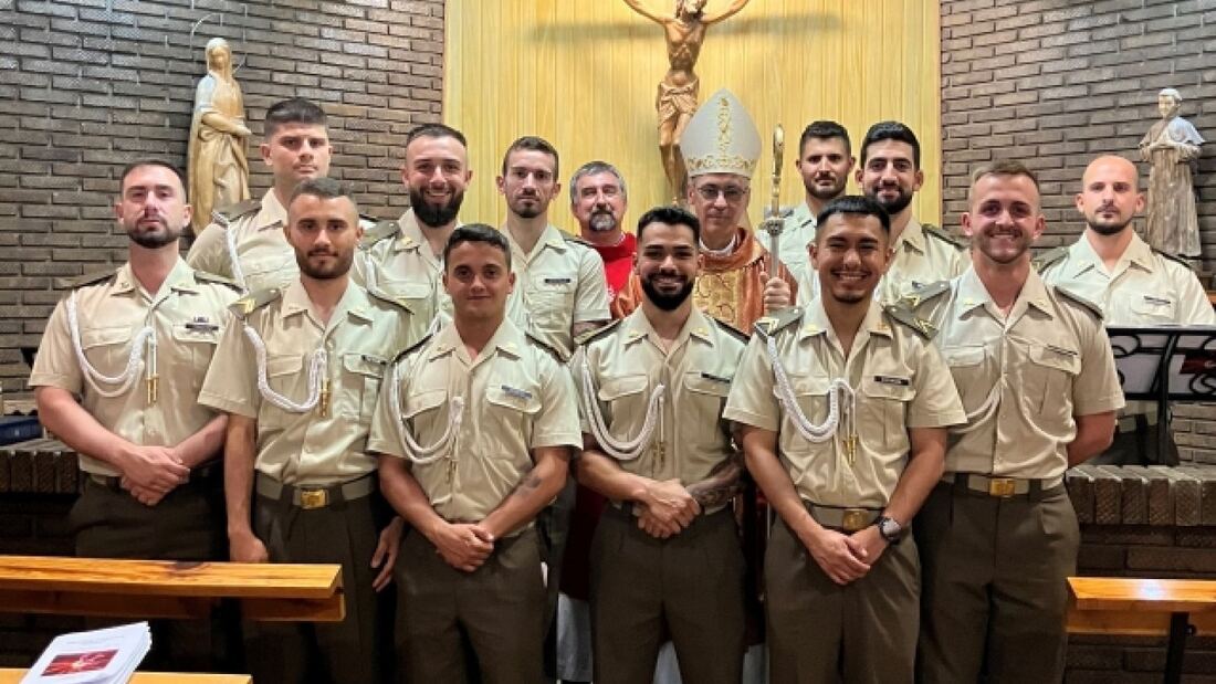 El Arzobispo castrense preside confirmaciones en la Academia de Logística de Calatayud

