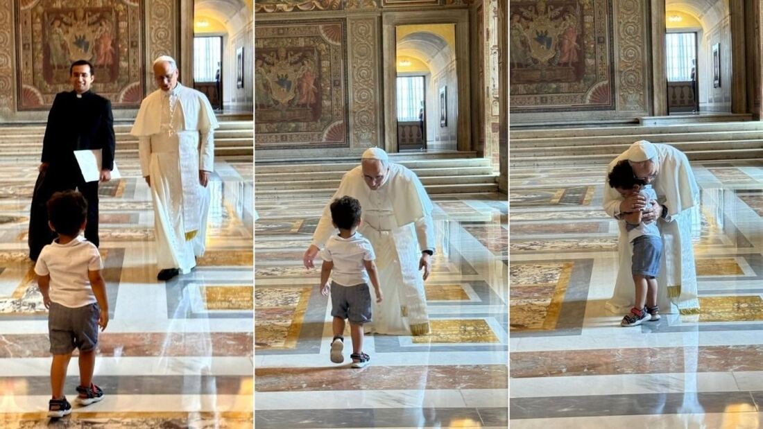 Un niño se escapa para abrazar al Papa León XIV durante una audiencia