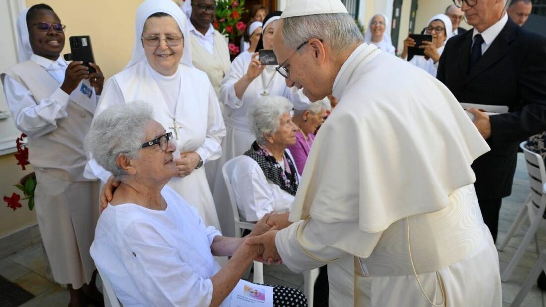 El Papa León XIV visita la residencia de ancianos en Castel Gandolfo


