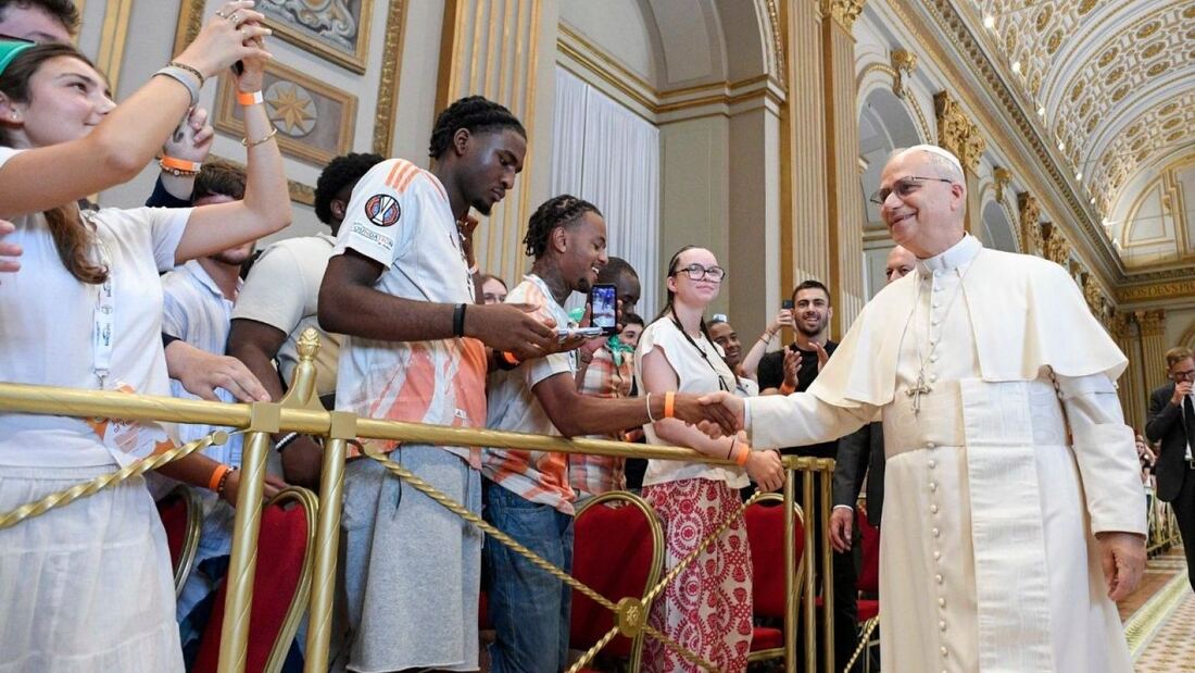 El Papa León XIV anima a neófitos franceses a "experimentar a Dios en la oración y en la práctica de los sacramentos"