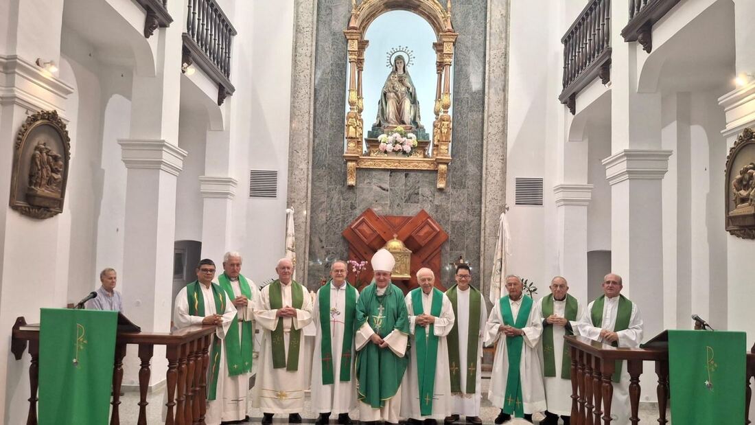 El obispo Pérez Pueyo preside la despedida del padre Latorre en Barbastro

