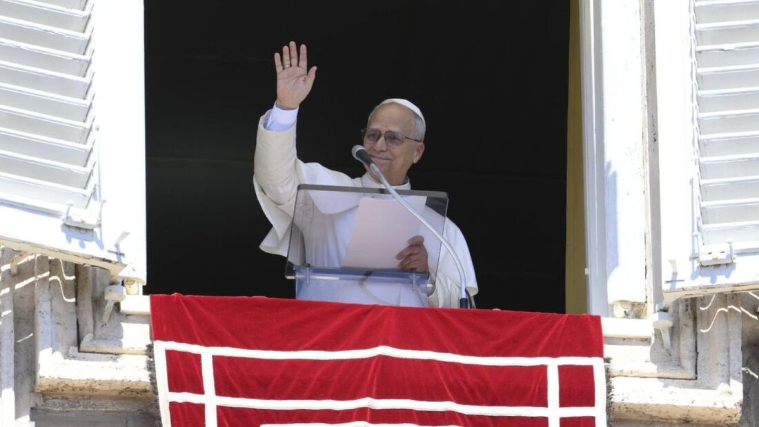 El Papa León XIV resalta la humildad en el Ángelus en San Pedro

