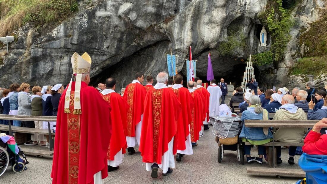 El obispo de Burgos acompaña a 191 peregrinos en Lourdes


