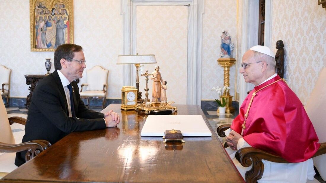 El Papa León XIV y Herzog discuten la crisis en Gaza en el Vaticano

