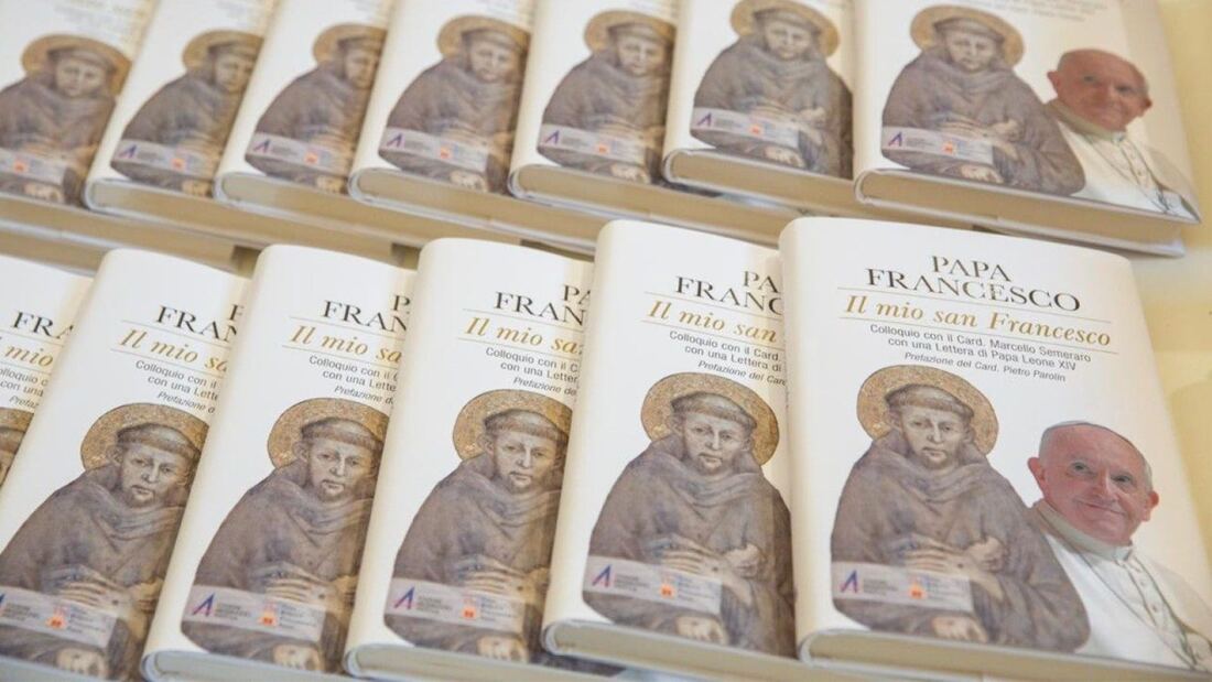 Presentan en Asís el libro póstumo de Jorge Mario Bergoglio sobre San Francisco

