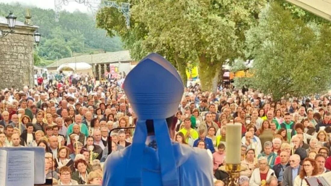 La devoción mariana reúne a miles en Moraña bajo el arzobispo Prieto

