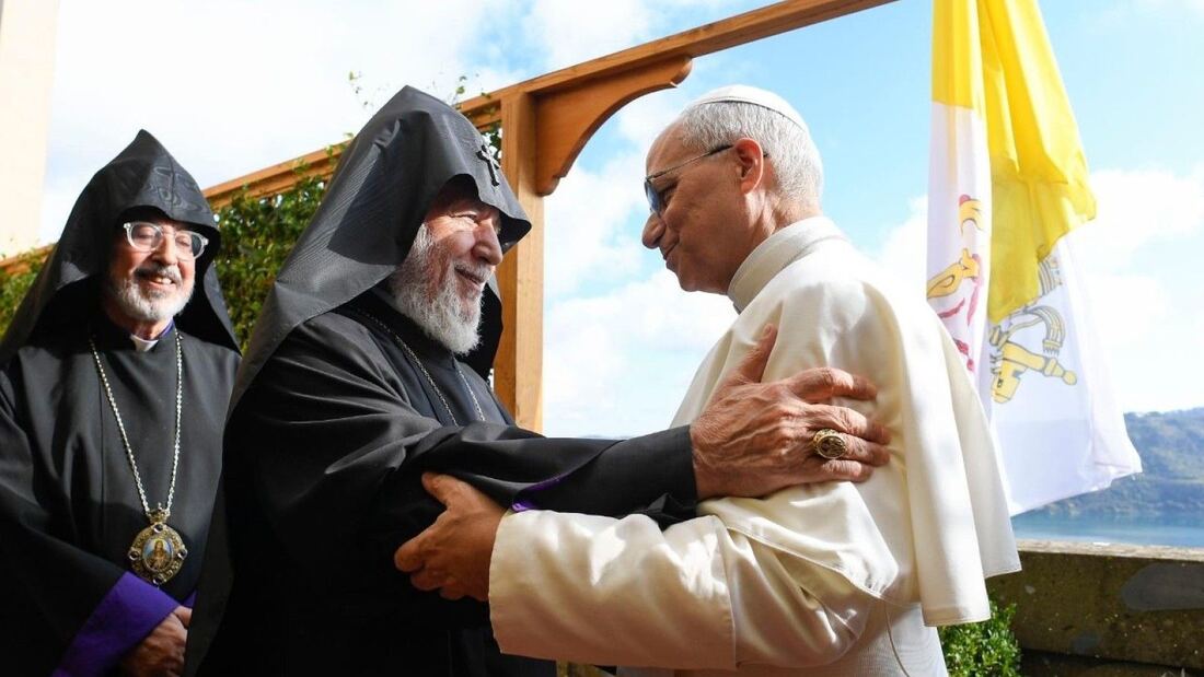 El Papa León XIV recibe a Karekin II en Castel Gandolfo

