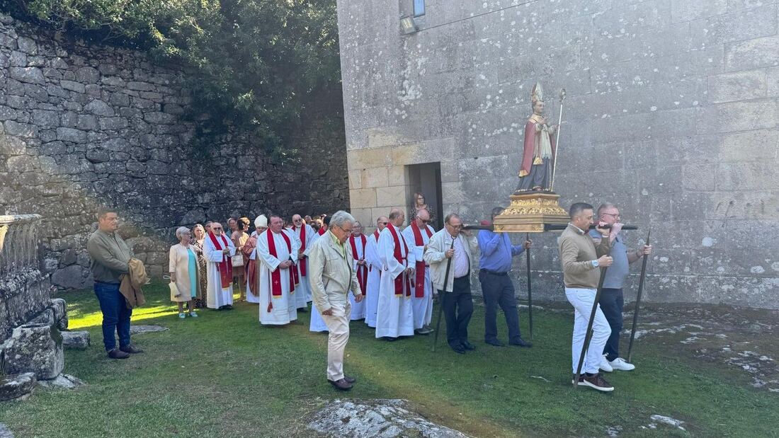 El arzobispo Prieto Fernández preside la fiesta patronal de San Cipriano de Aldán