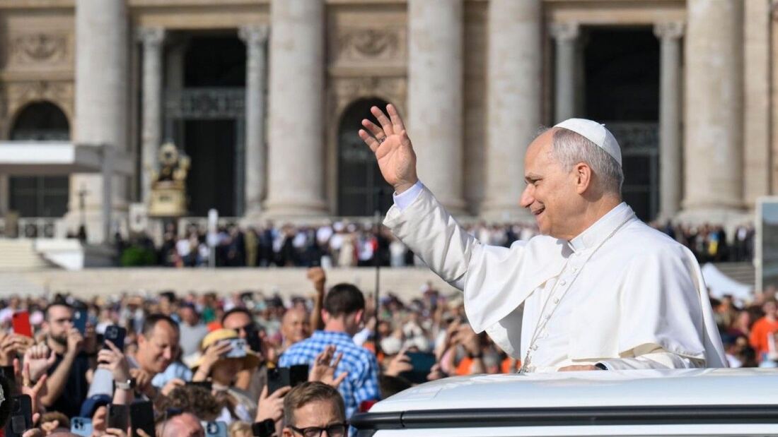 León XIV destaca el valor del silencio en el Sábado Santo en Roma