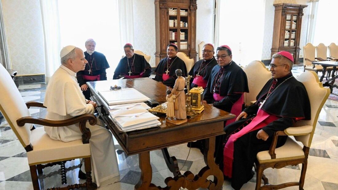 El Papa León XIV recibe a los obispos bolivianos en el Palacio Apostólico


