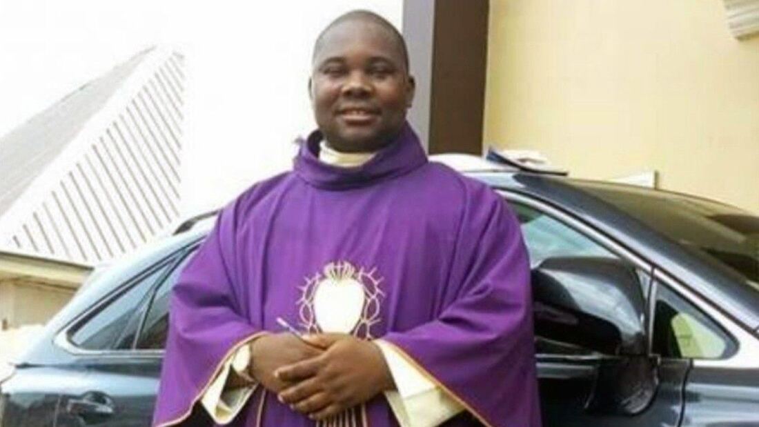 El párroco Matthew Eya, asesinado en una emboscada en Enugu, Nigeria

