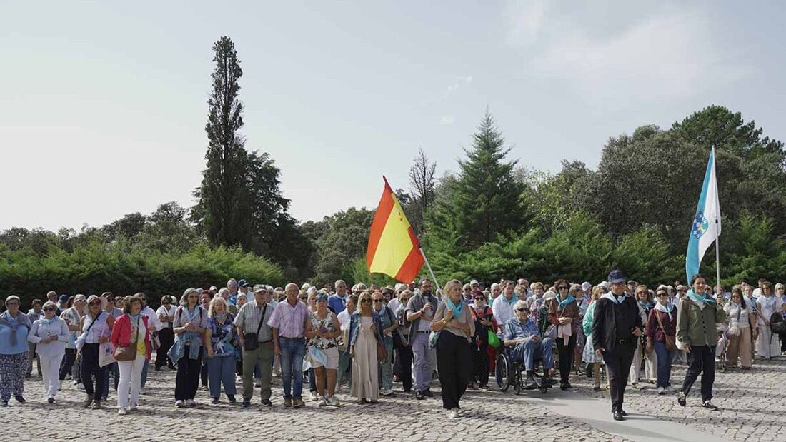 El obispo Antonio Valín encabeza la peregrinación de Tui-Vigo a Fátima