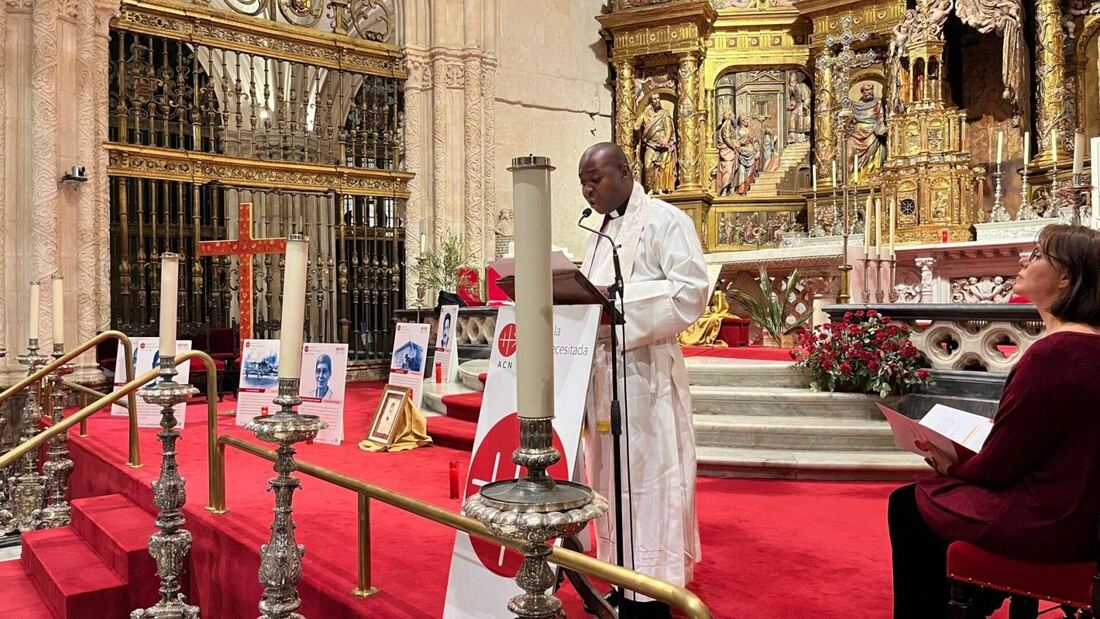 La catedral de Burgos celebra una vigilia por los cristianos perseguidos

