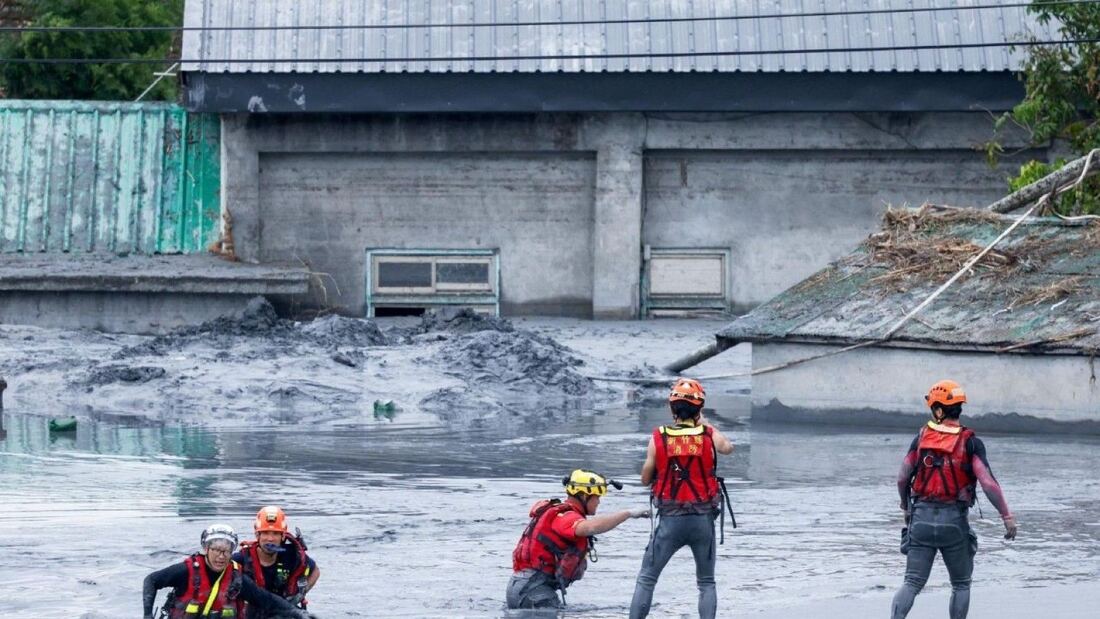 El tifón Ragasa provoca evacuaciones masivas y deja decenas de muertos en Asia

