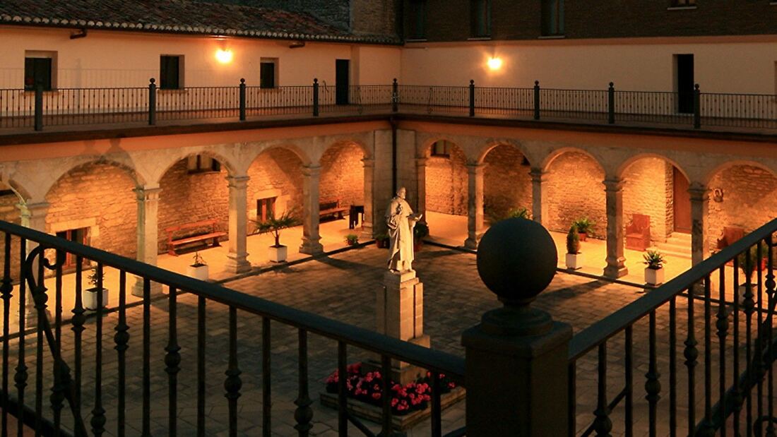 La Cofradía de la Virgen Blanca organiza el Rosario Peregrino en Vitoria

