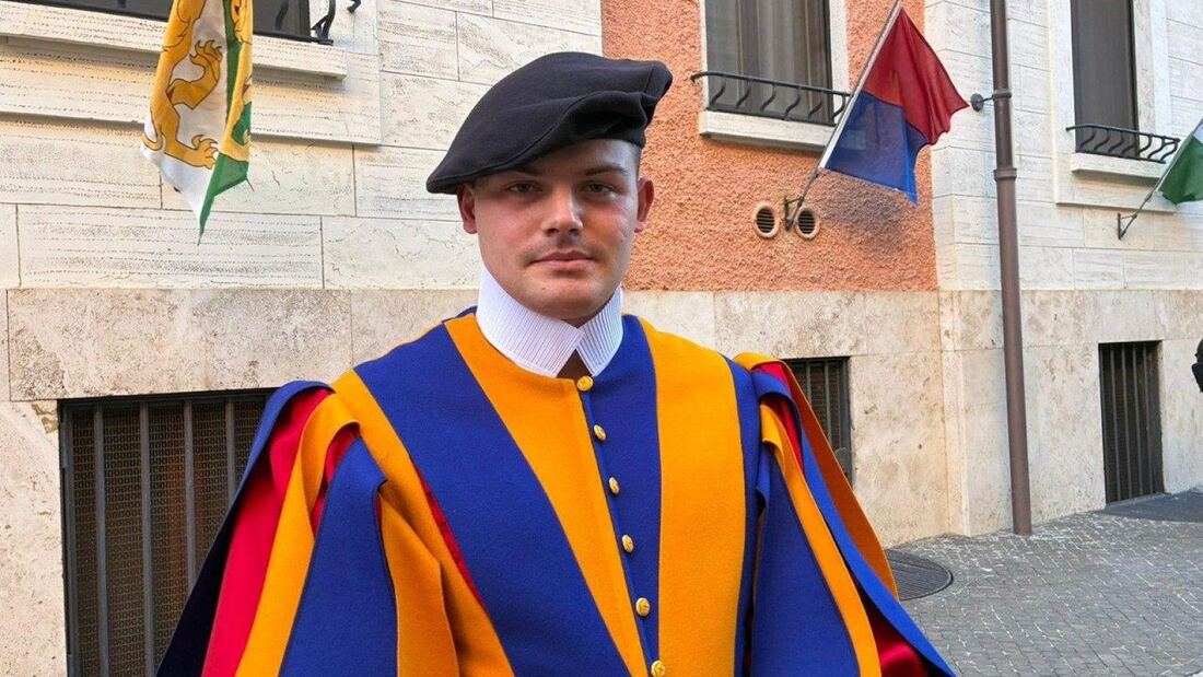 La Guardia Suiza recibe a 27 nuevos miembros en el Vaticano

