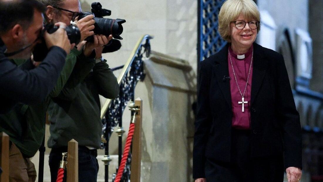 Sarah Mullally, primera mujer en liderar la Iglesia Anglicana como arzobispo de Canterbury


