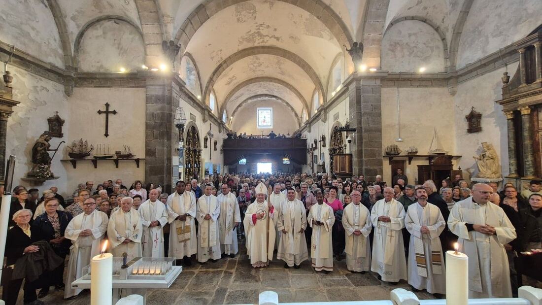 El arzobispo de Santiago preside el Jubileo en el Santuario de Nuestra Señora de la Barca

