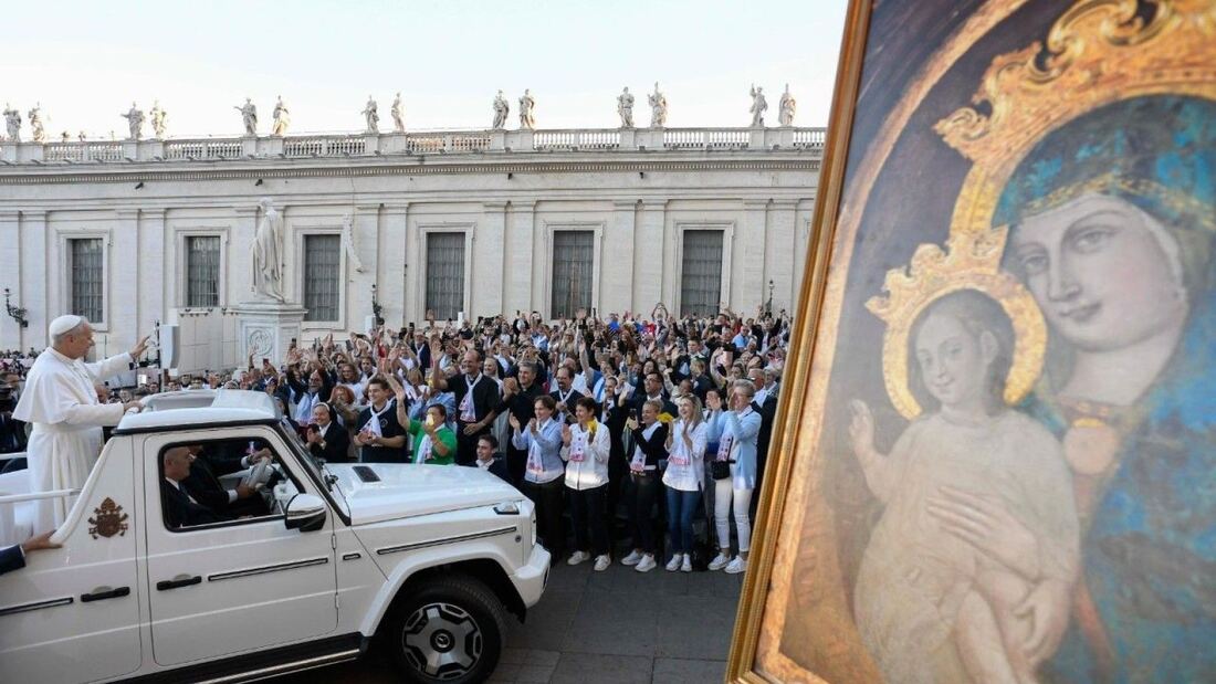 El Papa recibe a 10.000 croatas en la Plaza de San Pedro

