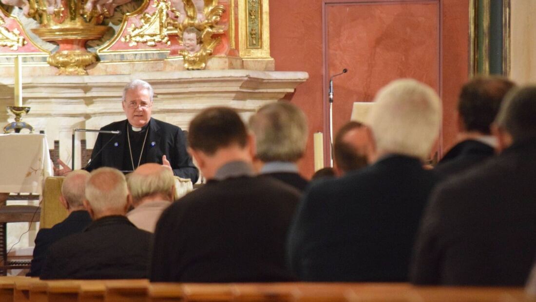 Mario Iceta anima a los sacerdotes a redescubrir su vocación y la santidad en el amor de Cristo

